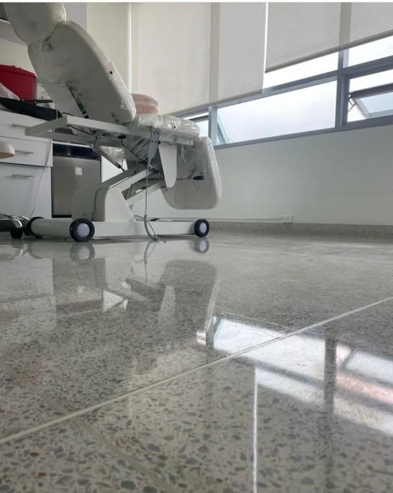 Granito: Granito pulido, obra de PPB Ingeniería