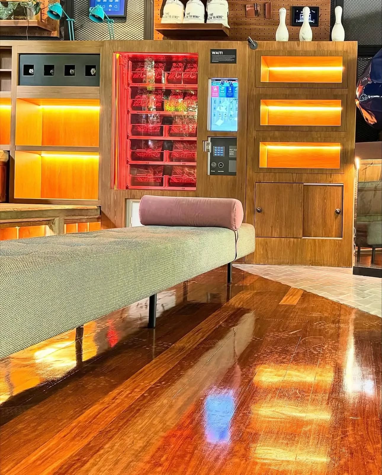 Madera: Recepción del Hotel Click Clack, obra de PPB Ingeniería