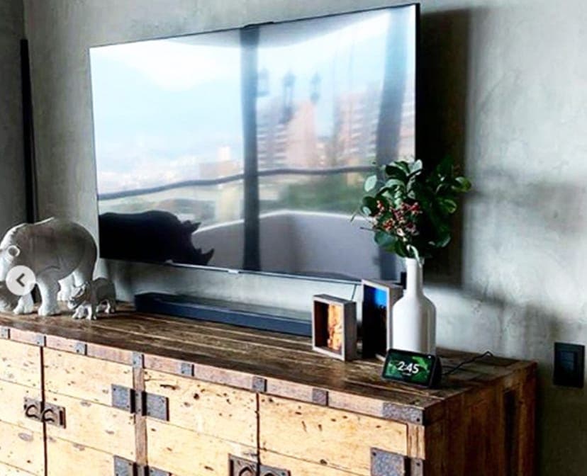 Microcemento: Pared de sala de TV, obra de PPB Ingeniería